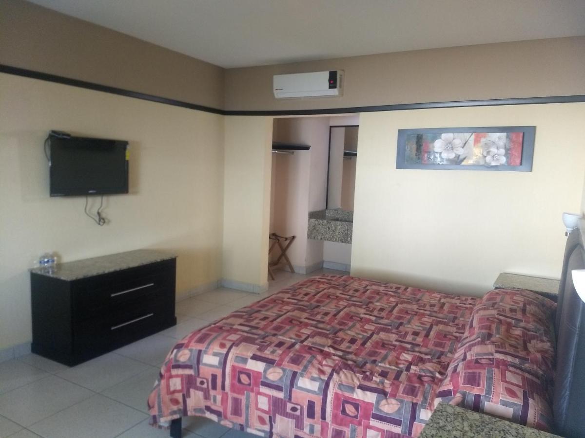 Jalyd Inn Irapuato Buitenkant foto