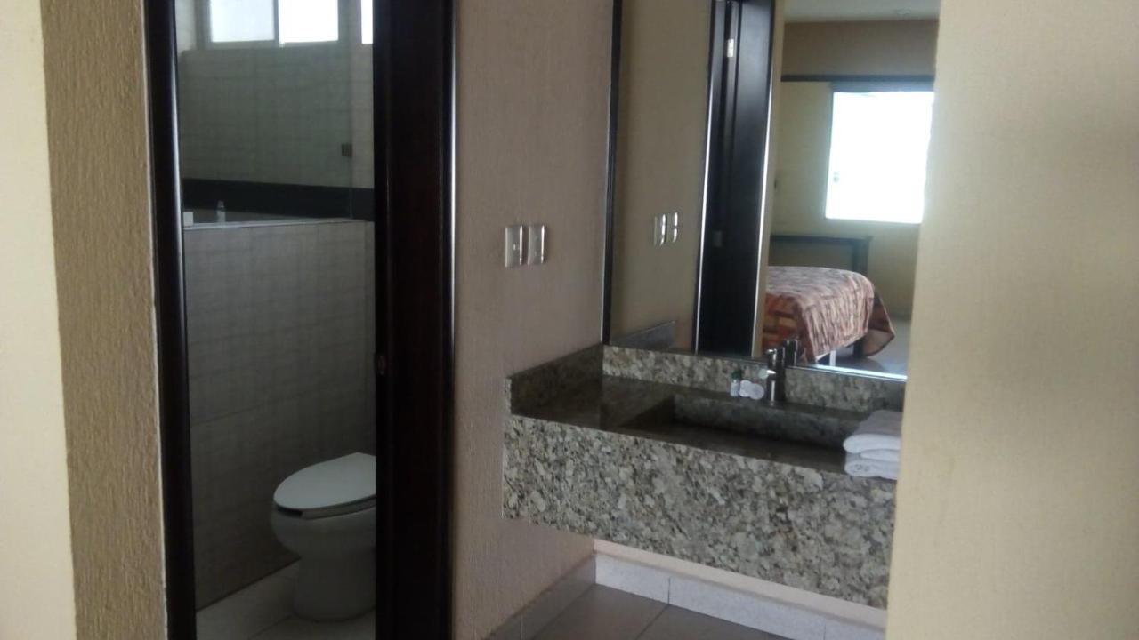 Jalyd Inn Irapuato Buitenkant foto